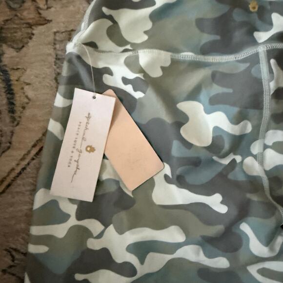 Spiritual Gangster Intent High Waist Intent Leggings in Camo Print large NWTs - Picture 6 of 11